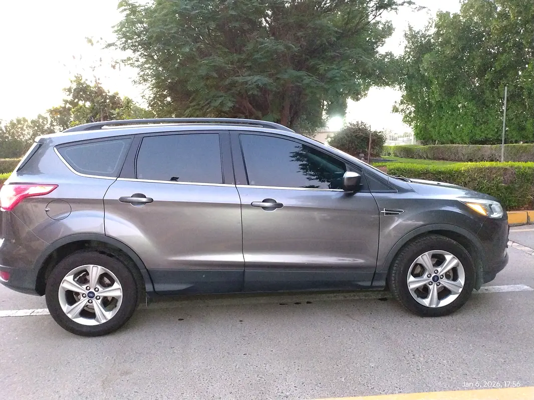 Ford Escape 2014 — photo 1 of 5
