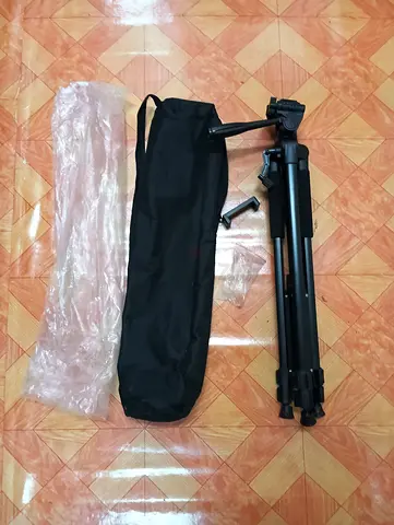 Camera tripod