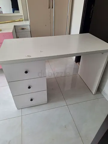 Simple white rectangular table top / desk - good condition