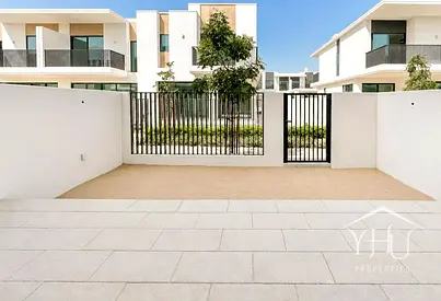 Huge Plot | Flexible Cheques | Vacant | Spacious