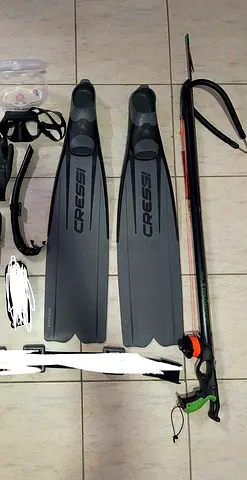 The complete set of 2000dh delivery available in UAE spear fishing
