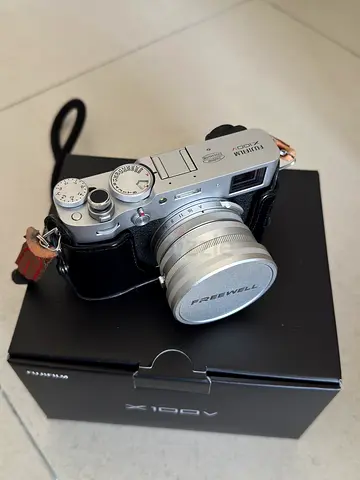 Fujifilm X100V Silver – Complete Ready-to-Shoot Street Photography Kit (15,200 Shutter Count)