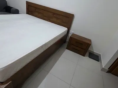 King Sized Bed with 2 Drawers + 2 Nightstands. Brown Wood, Like New
