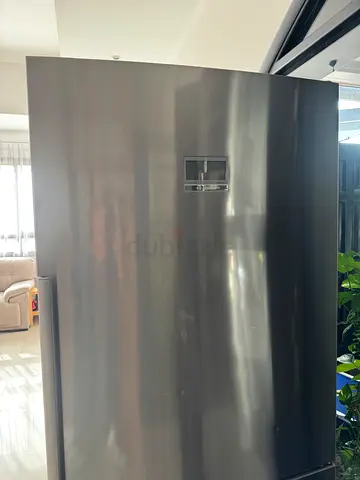 Very used Bosch bottom-freezer refrigerator