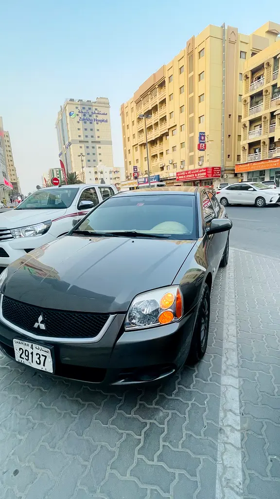 Mitsubishi Galant 2011 — photo 1 of 9