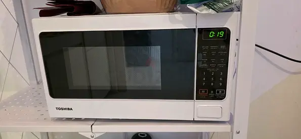 Toshiba Microwave Oven MM-EM20P (White) - Good Working Condition