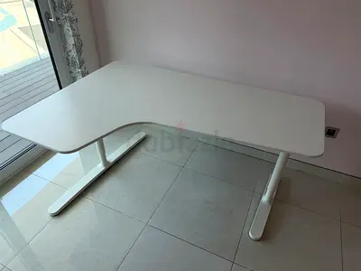 White L-shaped standing desk, very good condition IKEA