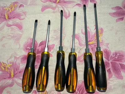 A set of 6 screwdrivers- super high quality