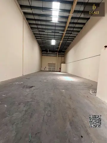 مستودع ٥٠٠٠ قدم مربع للإيجار في أم القيوين | ارتفاع ١١ متر | على الشارع الرئيسي | ٢٠٠ ألف درهم سنوياً