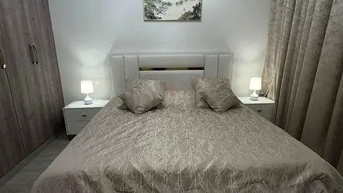 Modern Bedroom Set for Sale – Excellent Condition