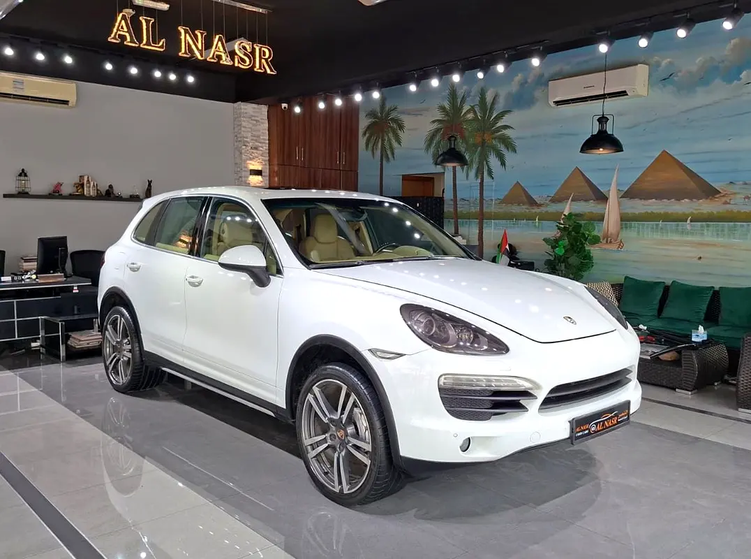 Porsche Cayenne 2014 — photo 1 of 18