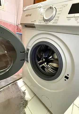 Geepas 6kg Front Load fully automated Washing Machine - Good Working Condition