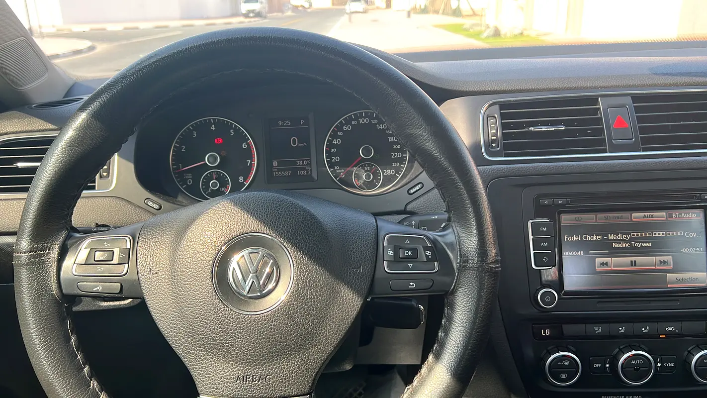 Volkswagen Jetta 2013 — photo 1 of 12