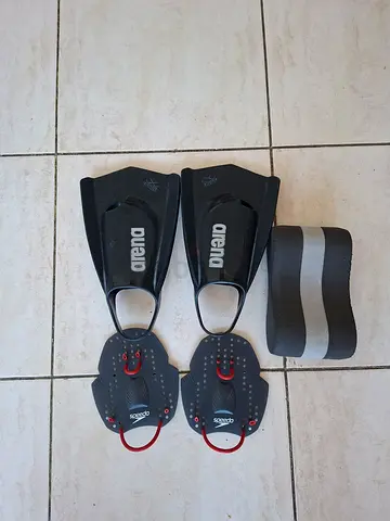 Arena Fins, Speedo Hand Paddles and Pull Buoy Set fins 40-41 and 42-43