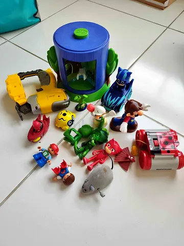 Mix of toys manly pijamasks