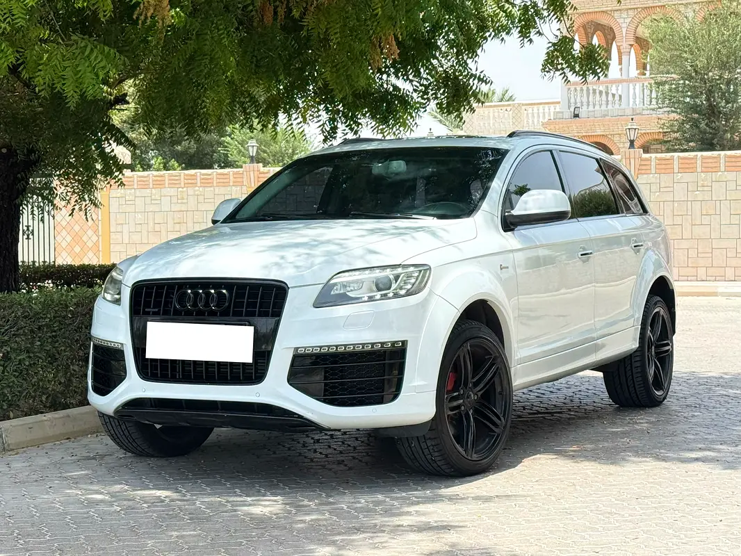 Audi Q7 2015 — photo 1 of 14