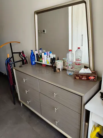 Dressing table