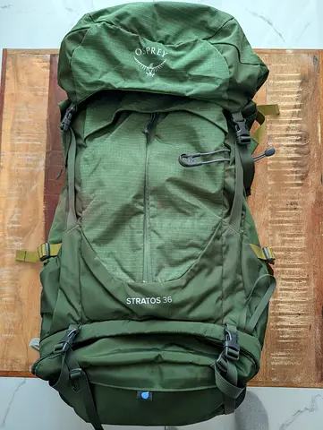 Like New! Osprey Stratos 36 Hiking Pack + 2.5L Hydraulics Water Bladder