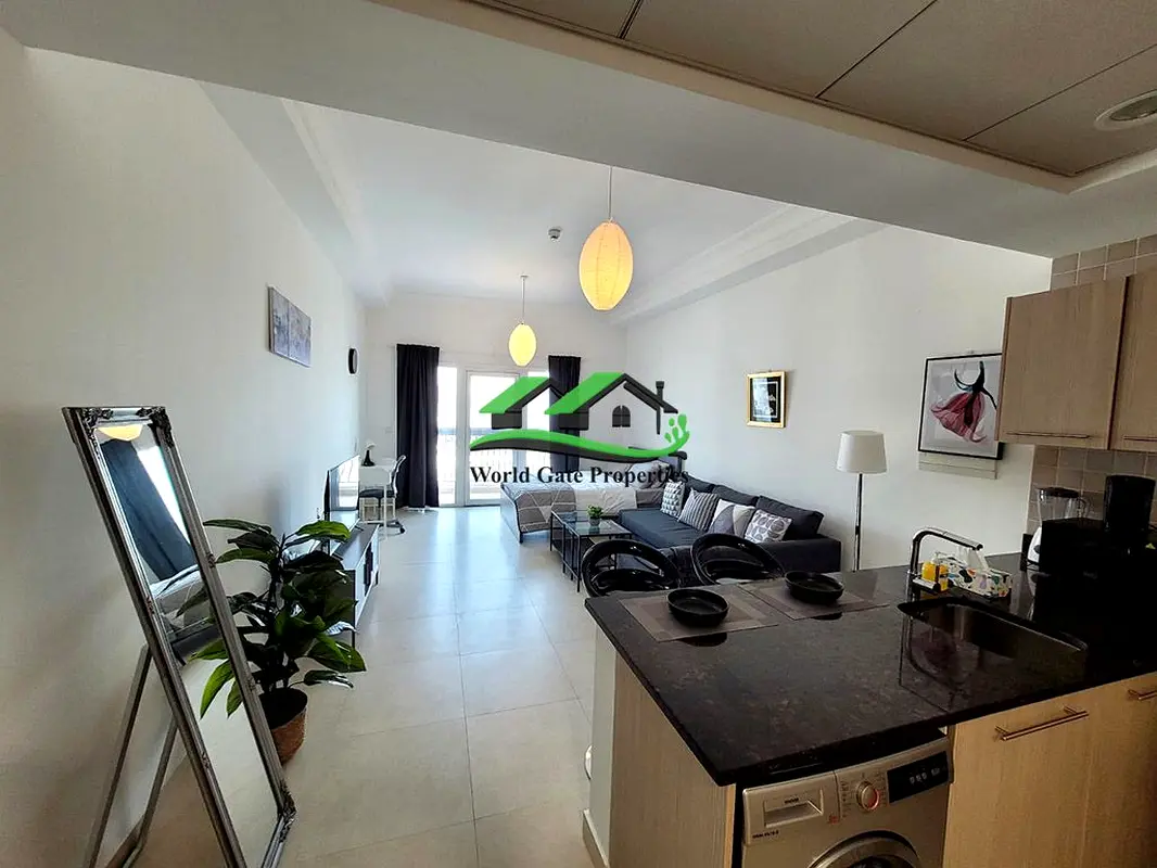 Fully Furnished Pool View Great Amenities Vacant Now