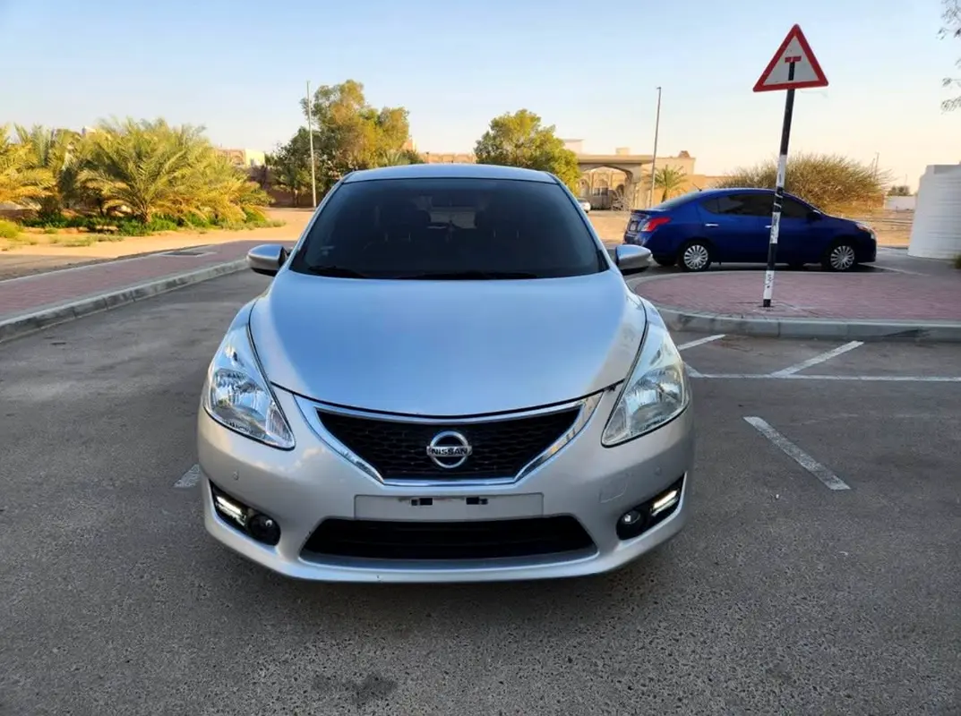 Nissan Tiida 2014 — photo 1 of 1