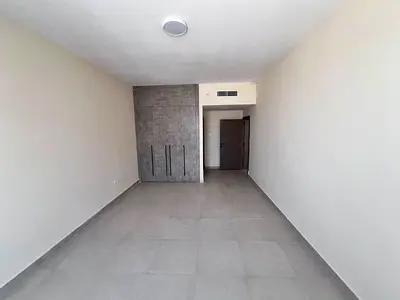 One month free, free parking, first occupancy, master bedroom, 2 bathrooms, American-style kitchen, sea view, built-in wardrobes, central air conditio