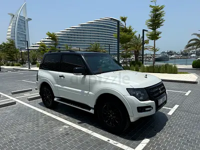 Mitsubishi Pajero Signature Edition 2018 model (2020 Nov reg) 3 swb expat owned rare car !