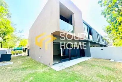 Spacious Townhouse | Near to Pool | Move In