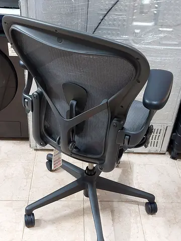 Full Option Remastered Version Herman Miller AERON Chair Graphite Size B Never Use Brand New