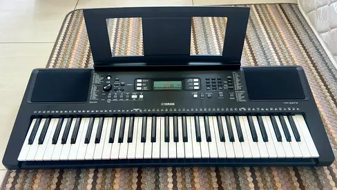 Yamaha PSR- E373 Keyboard with inbuilt Speakers and cover - excellent Working Condition