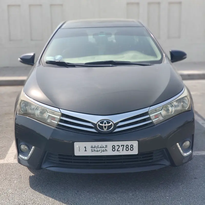Toyota Corolla 2014 — photo 1 of 6