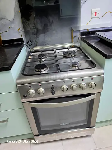Used stainless steel gas cooker with oven - good working condition