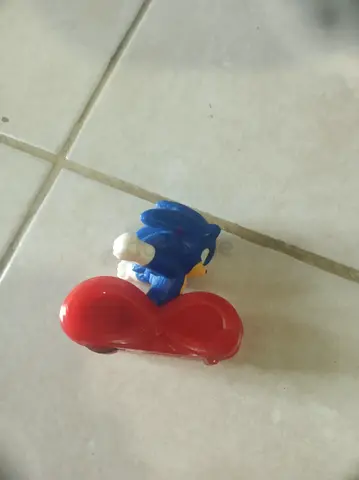 Small Sonic the Hedgehog pull-back car toy - used