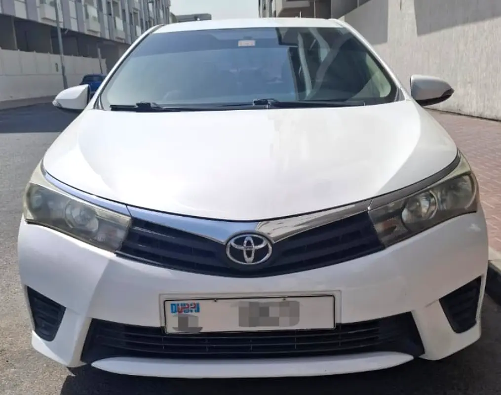 Toyota Corolla 2014 — photo 1 of 5