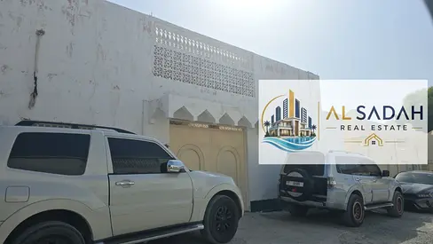 For sale: House in Al-Qadisiyah with 3 bedrooms, living room, majlis, and kitchen. Area: 2500 sq ft. Currently rented for 40,000. Asking price: 600,000 (negotiable).