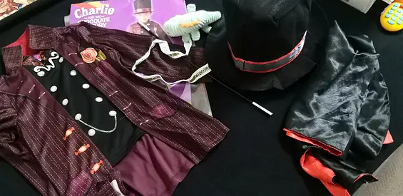 Childrens magician costume set with hat and cape