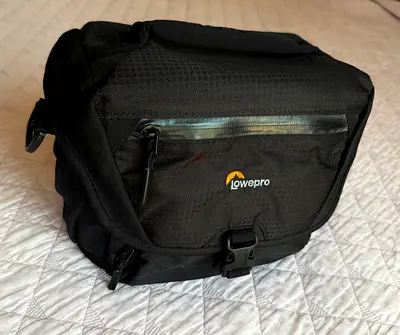 Lowepro 37119 Nova 160 AW II camera bag