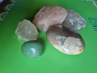 CRYSTAL BUNDLE FOR SALE - 💖 Love Emotional Healing (5pcs)