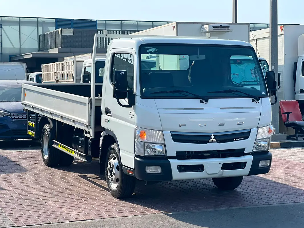 Mitsubishi Canter 2025 — photo 1 of 13