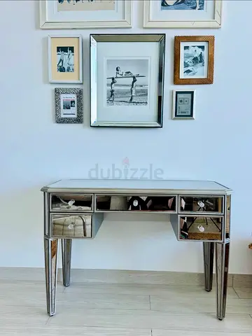 The One Mirror Vanity Desk i. Great condition with matching chair