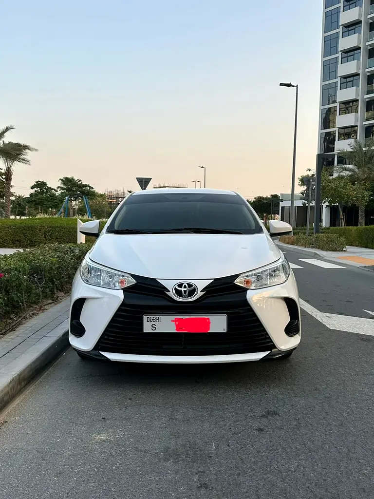 Toyota Yaris 2022 — photo 1 of 17