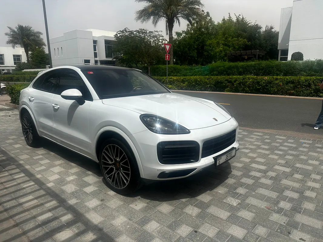 Porsche Cayenne 2021 — photo 1 of 13