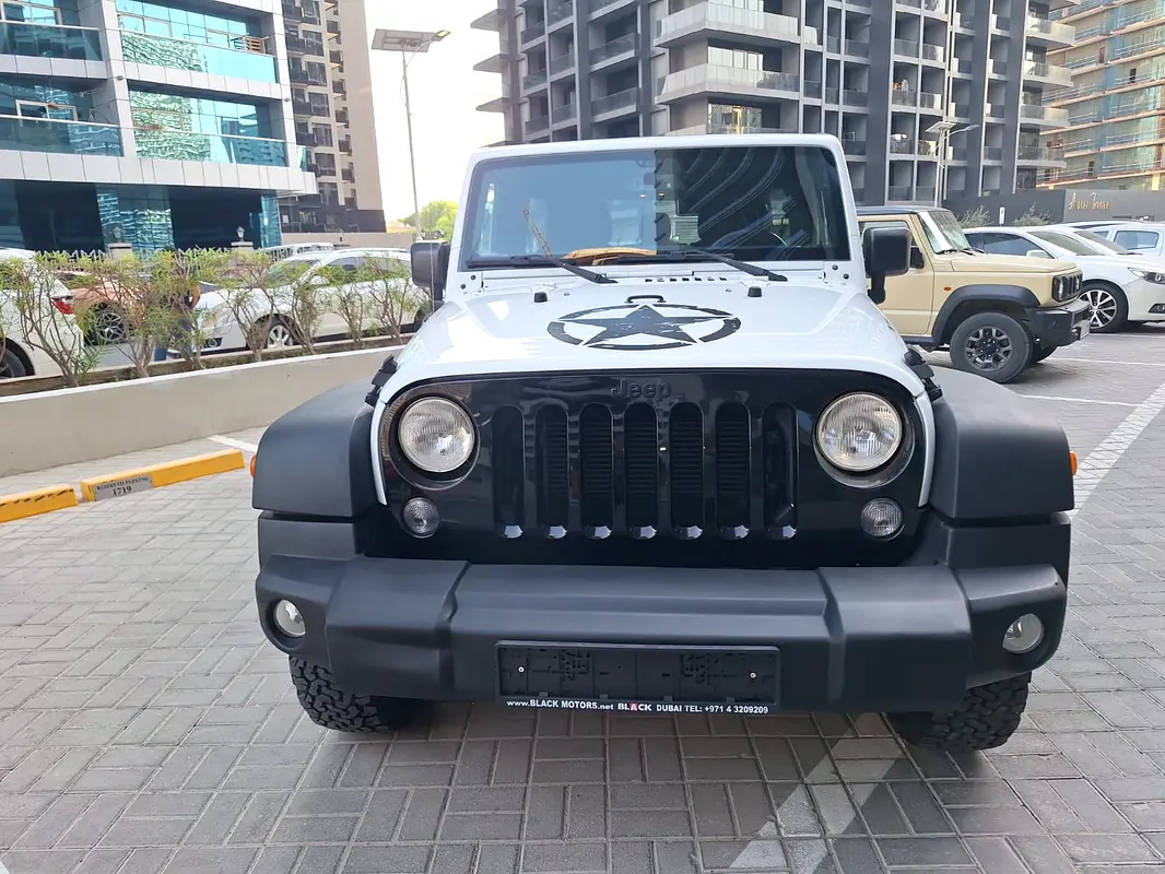Jeep Wrangler 2018 — photo 1 of 15
