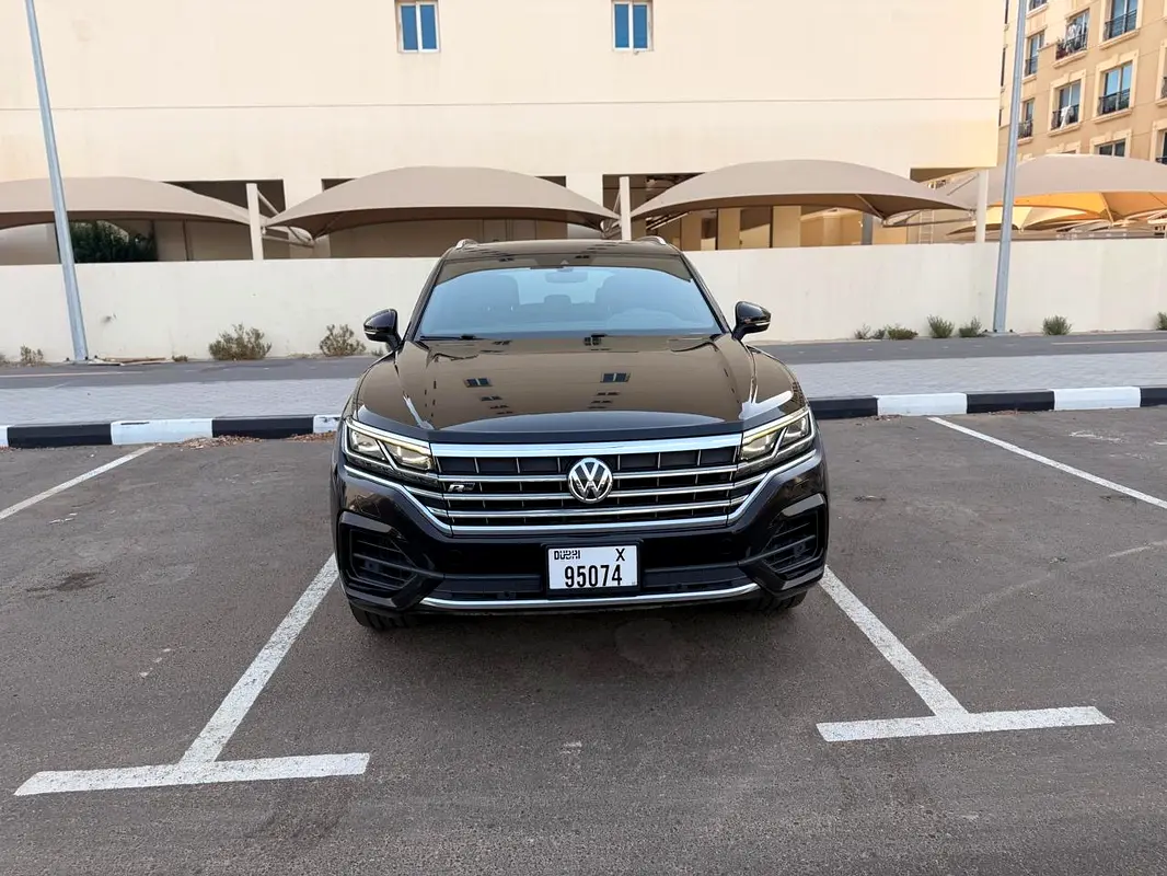 Volkswagen Touareg 2021 — photo 1 of 12
