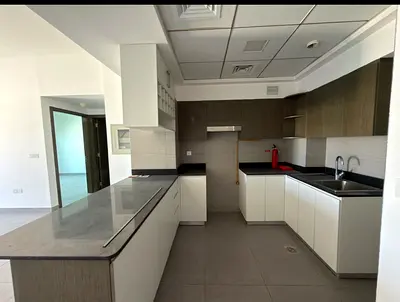 Corner Unit| Vacant| Spacious