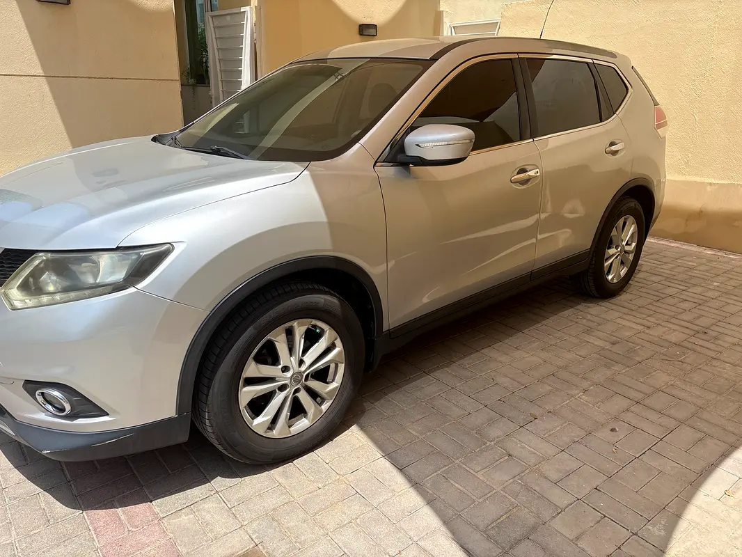 Nissan X-Trail 2015 — photo 1 of 2