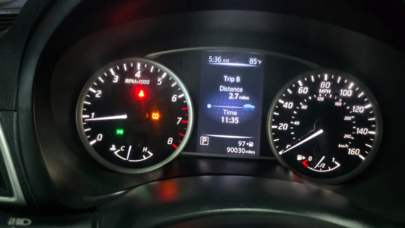 Nissan Sentra 2016 — photo 1 of 4