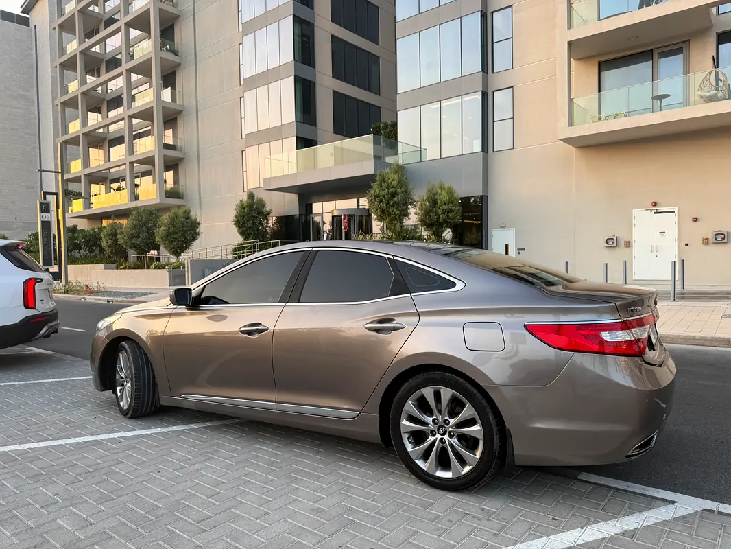 Hyundai Azera 2014 — photo 1 of 9