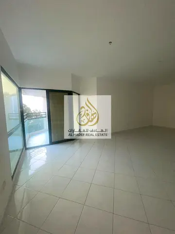 Three-bedroom apartment with balcony in Al Majaz 1, direct lake view, first row, free air conditioning, maid's room