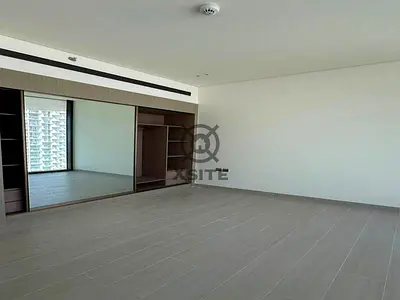 Private Pool | High Floor | Community View