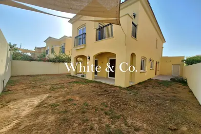 Spacious Villa l Large Garden l Vacant